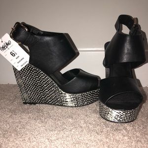 Black chunky platform sandal